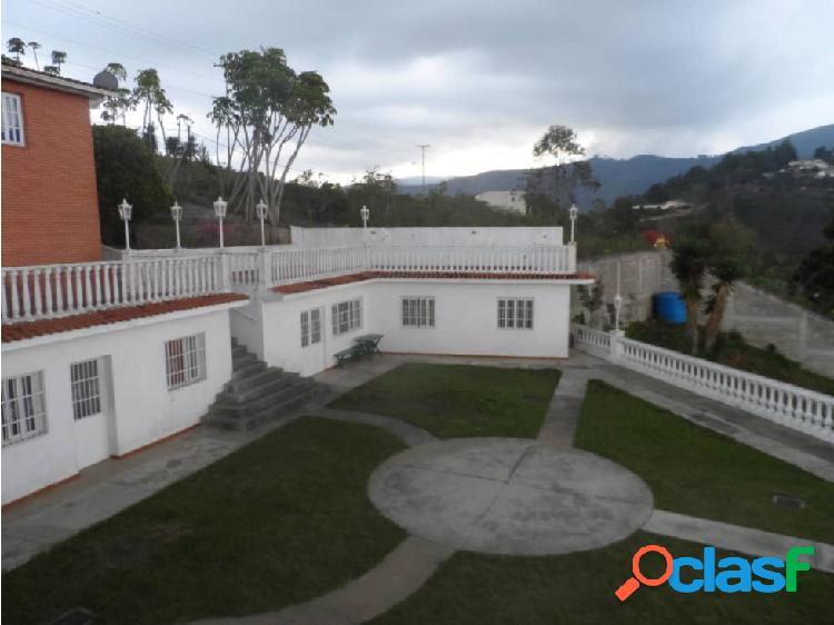 Se vende casa 820m2 5h/3b/4p El Junquito 8048