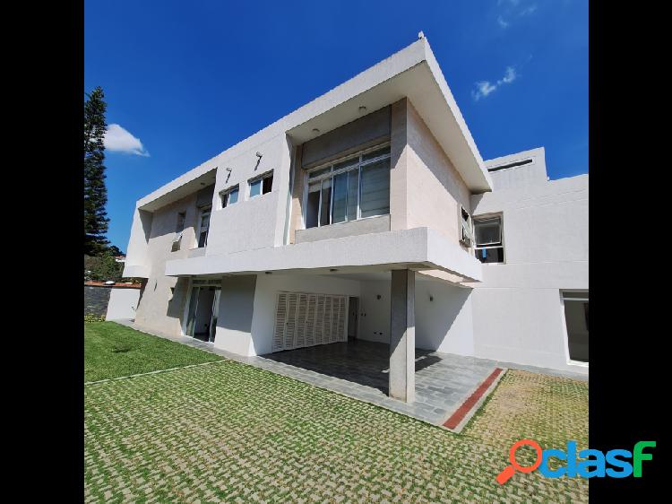 Se vende casa 950m² 4h+s/7b+s/7p Colinas de Tamanaco