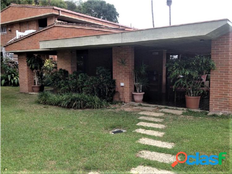 Se vende casa T:2.095; C:775m2 7h/6b/10p Alto Hatillo, calle