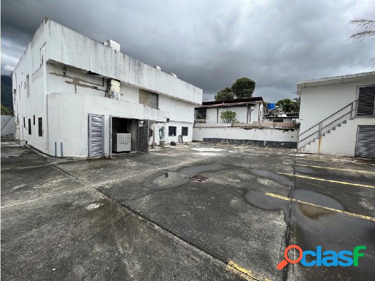 Se vende casa comercial/ 660m2 Chuao