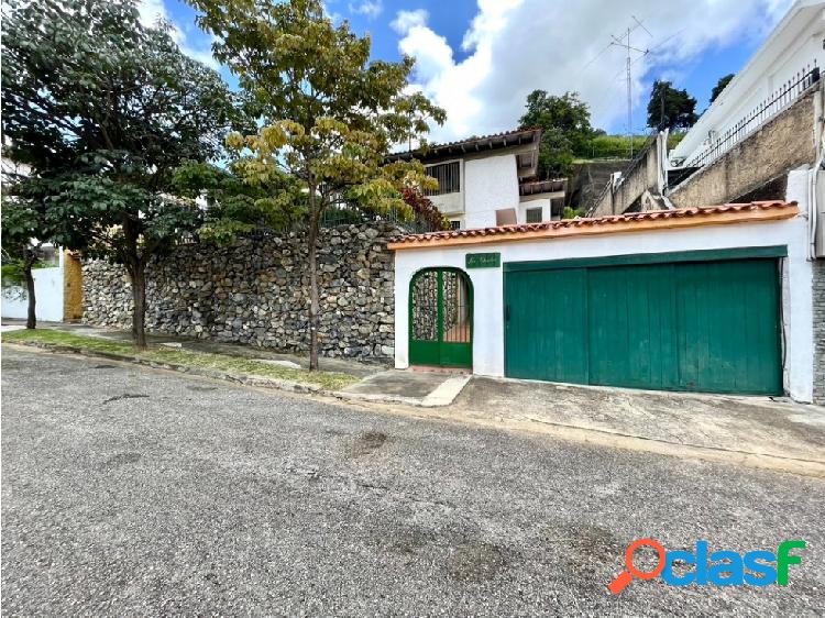 Se vende casa de 980 mts en Prados del Este 4 Hab /4B/4P