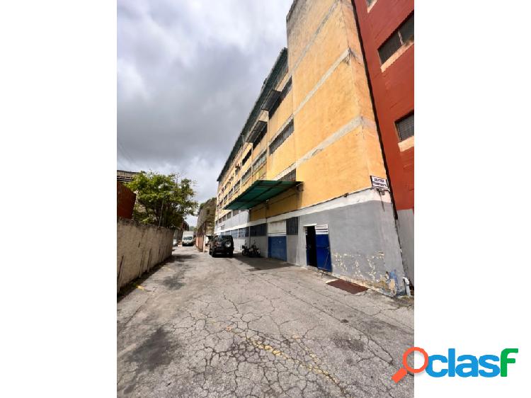 Se vende edificio 3.060m2 Guaicay