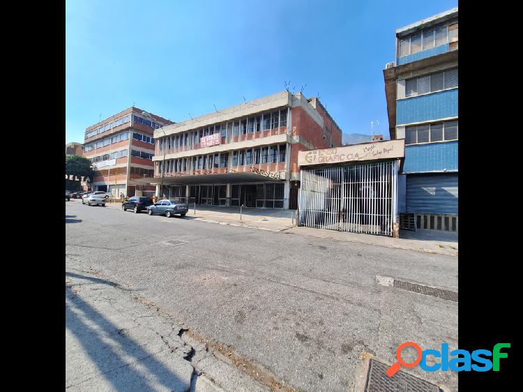 Se vende edificio industrial 1.470m² 20b/30p La Urbina