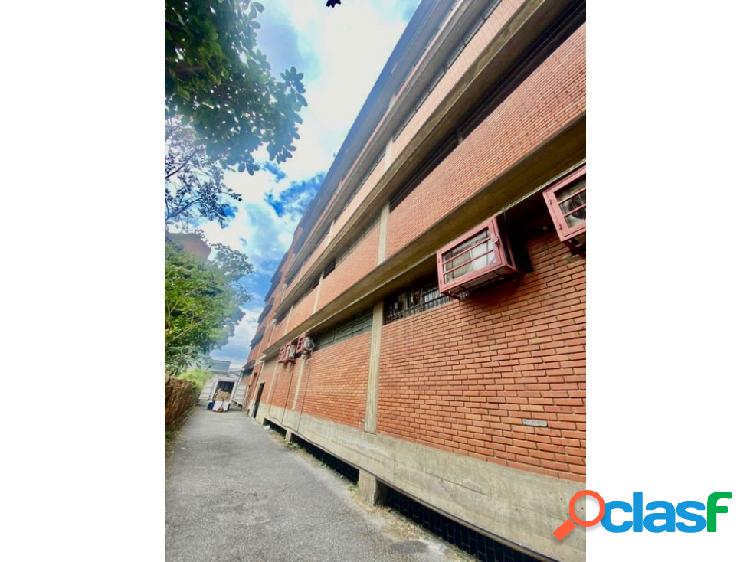 Se vende edificio industrial 3.750m2 Boleita Sur