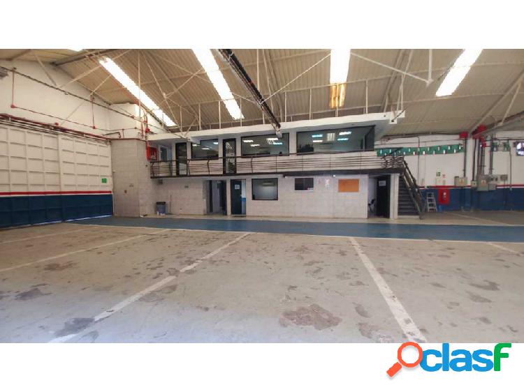 Se vende galpón industrial 2000m2 Boleita Sur 4333