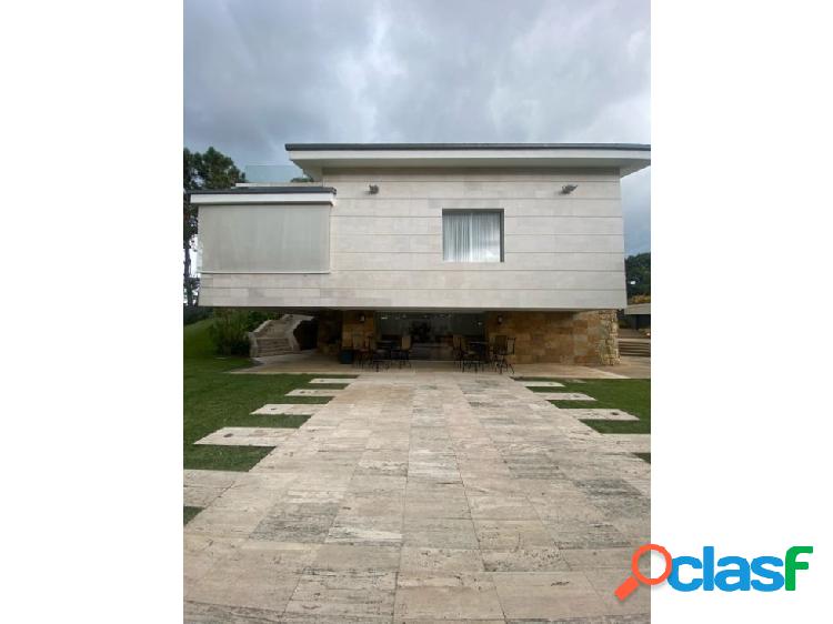 Se vende o Alquila casa 1000 4h+s/7b/8p Cerro Verde 2319