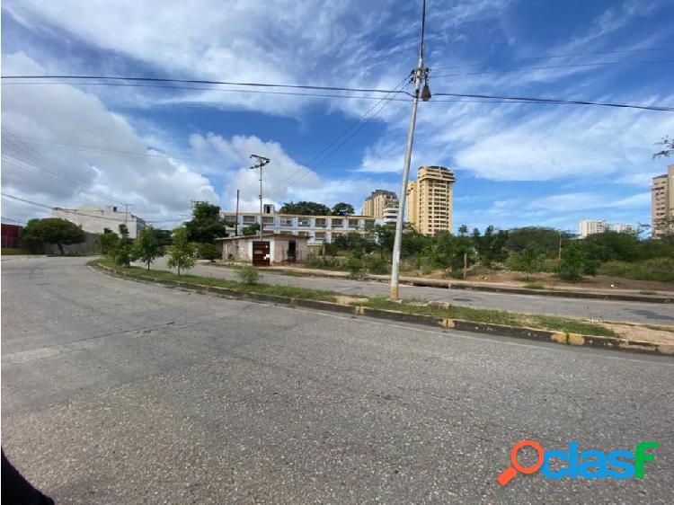 Se vende terreno Av Raul Leoni Porlamar 9800m²