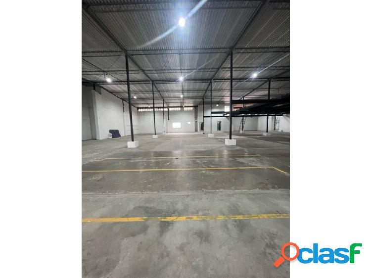 Se vende/alquila galpón 1300m2 Boleita Norte 4229