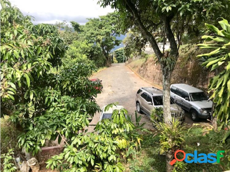 TERRENO CON CASA EN VENTA EN COLINAS DE BELLO MONTE 1950m2