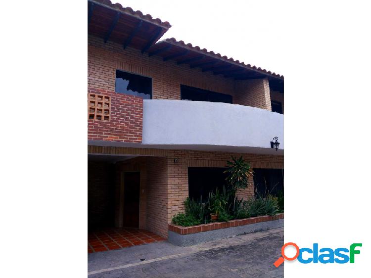 TOWN HOUSE EN VENTA MAÑONGO(OBRA BLANCA)