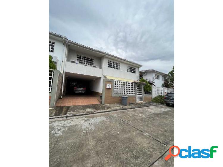 TOWNHOUSE EN VENTA LA MORITA MARARCAY