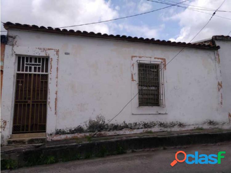 Terreno con Bienechuría en Venta Calle Montes de Oca