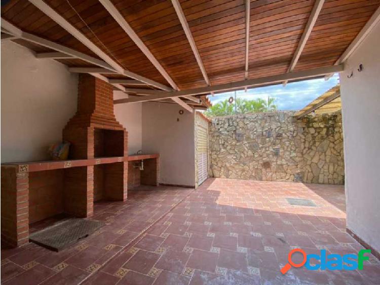 Town house de 103 m2 en El limon en Maracay