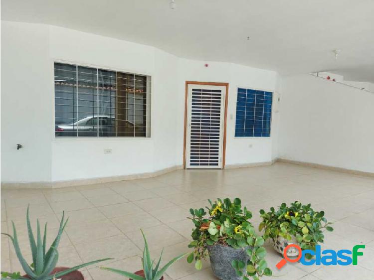 Town house de 168m2 en El Limon en Maracay (calle comercial)