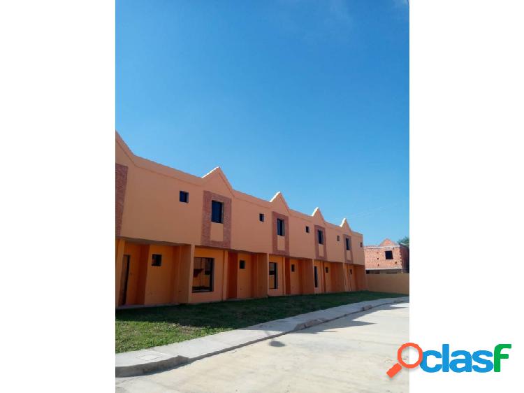 Townhouse en conjunto residencial Trinitarias, Guacara