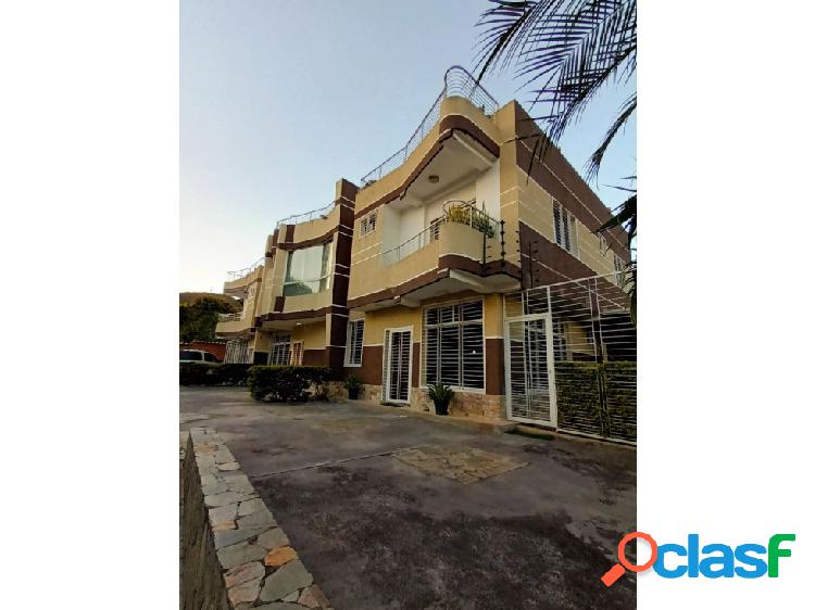 Townhouse en venta en el Limón, sector Corral de Piedra,