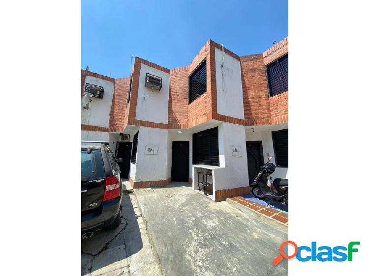 Townhouse tipo estudio en Res. Mangos Suite, Urb.