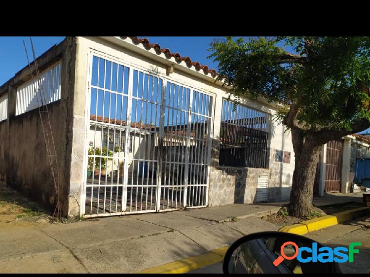 VENDE CASA CONJ RESIDENCIAL LAS ACASIAS 29-18