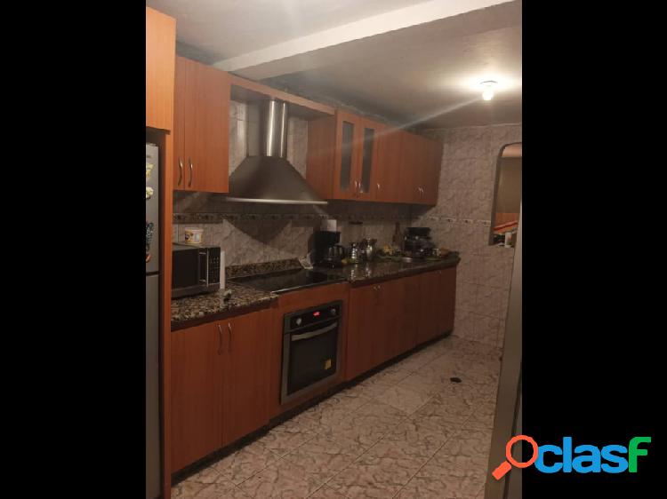 VENDE CASA DE 2 PLANTA EN CONJ RESD LOS PARQUES EN BELLA