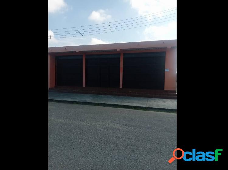 VENDE O ALQUILA TERRENO CON 3 LOCALES EN MIGUEL PEÑA