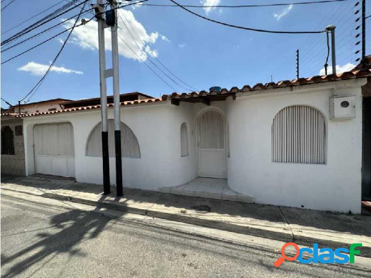 VENDO CASA EN URBANIZACIÓN VALLE LINDO TURMERO