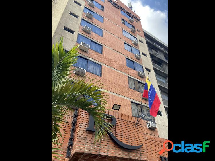 VENDO HOTEL CÉNTRICO 100% OPERATIVO