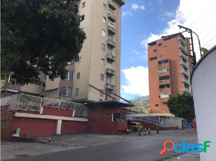 VENTA APARTAMENTO EN COLINA DE LOS CAOBOS