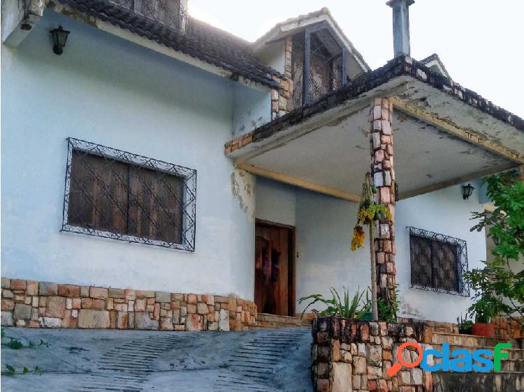 VENTA: CASA EN URB. COLINAS DE GUATAPARO - GUATAPARO,