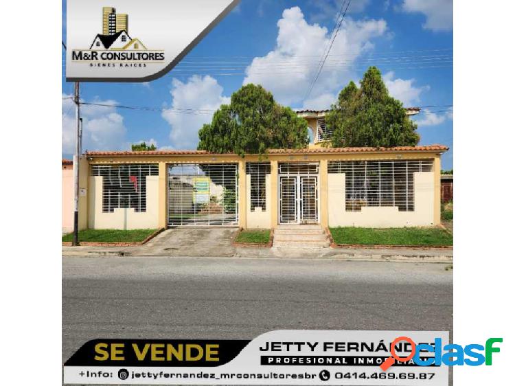 VENTA Casa Quinta, av. Principal, Urb Corinsa. Cagua. J.F