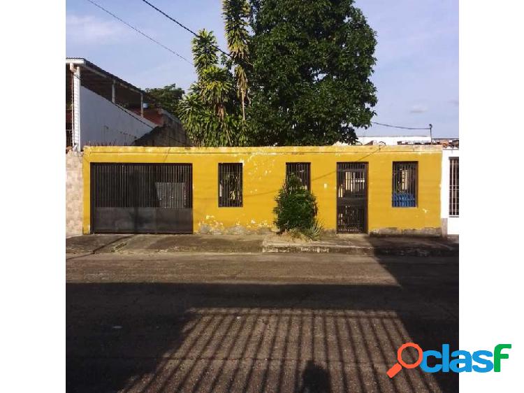 VENTA Casa para Remodelar, Urb El Orticeño, Palo Negro. J.F