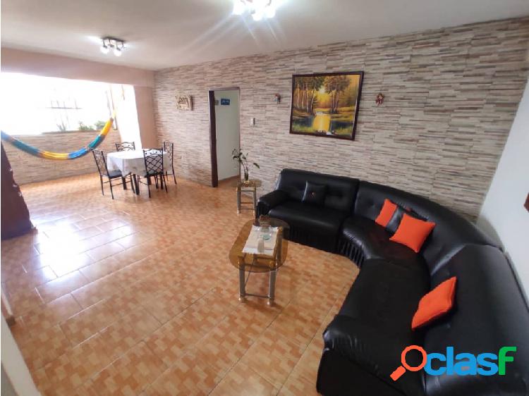 VENTA DE APARTAMENTO EN EL EDIF LA ARBOLEDA AV BOLIVAR 13-12