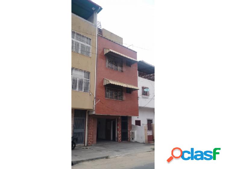 VENTA DE CASA CON LOCAL EN PB - EN CATIA, PARROQUIA SUCRE