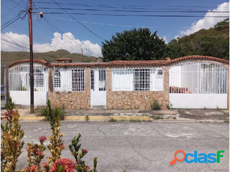 VENTA DE CASA DE ESQUINA EN URB. LOMA LINDA GUACARA 55-01