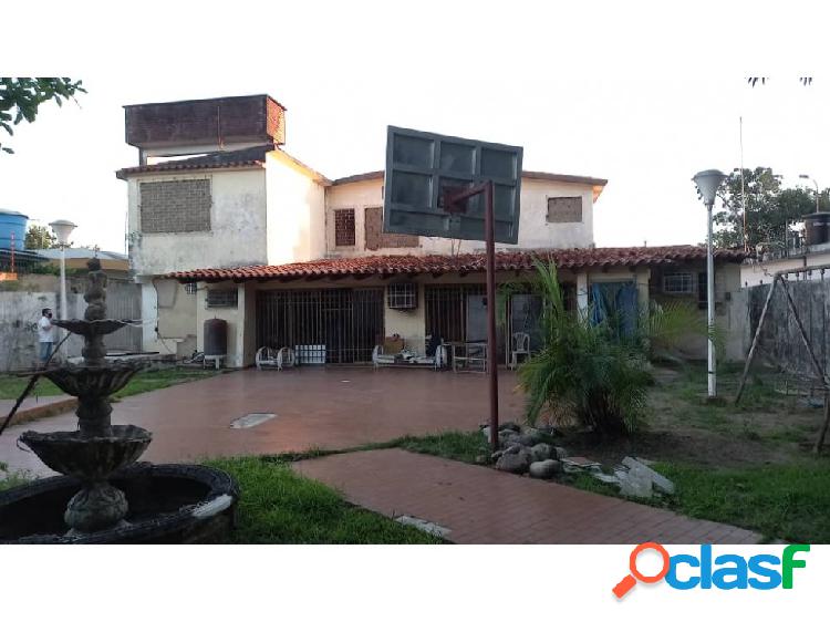 VENTA DE CASA EN AV ANDRES ELOY BLANCO / LAS AVENIDAS