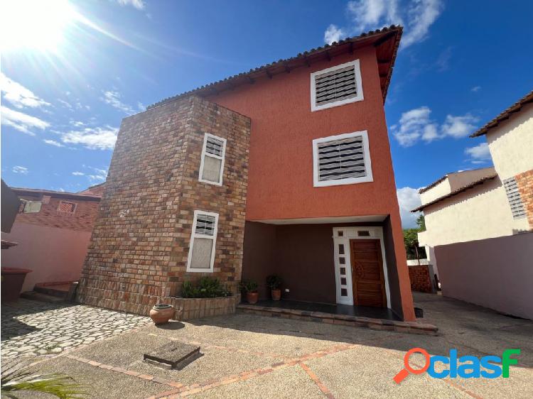 VENTA DE CASA EN COLINAS DE SANTA MÓNICA