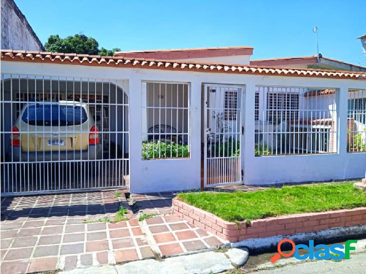 VENTA DE CASA EN LA UR PARQUE VALENCIA 13-03