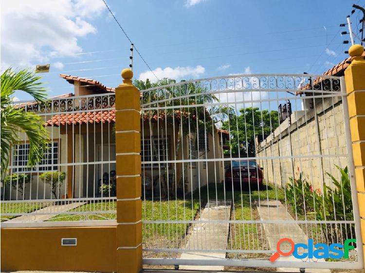 VENTA DE CASA EN URB DOÑA GLADYS VE02-010DG-MMAR