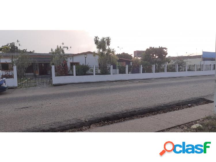 VENTA DE TERRENO CON BELLA CASA AV. LIBERTADOR VE02-022SC-LM