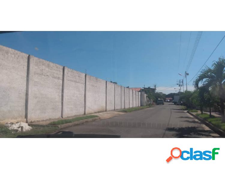 VENTA DE TERRENO EN AV. PPAL COLINAS DE CURAZAO. GUANARE