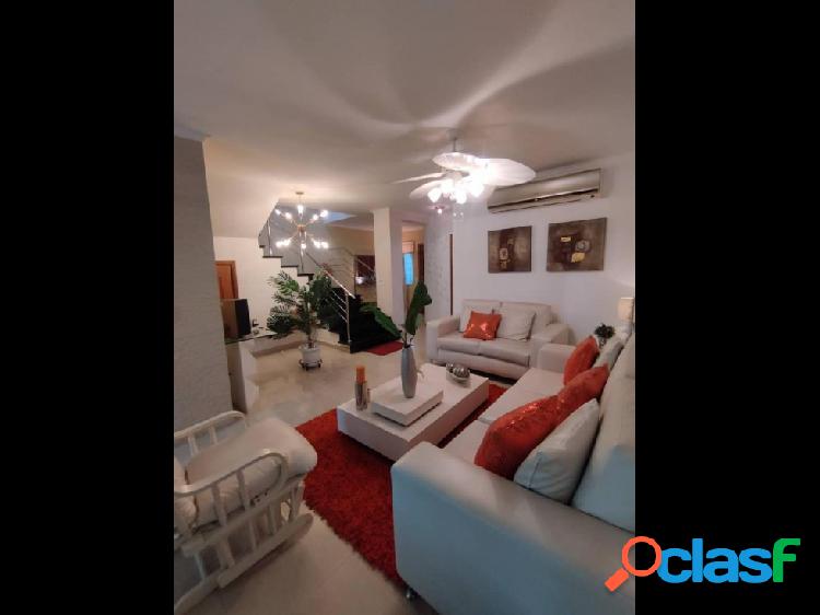 VENTA DE TOWNHOUSE RESD DORAL PARK MAÑONGO NAGUANAGUA 35-11