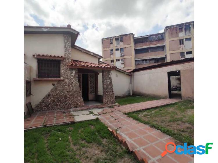 VENTA Terreno con Bienhechurias, Urb Los Caobos, Maracay.