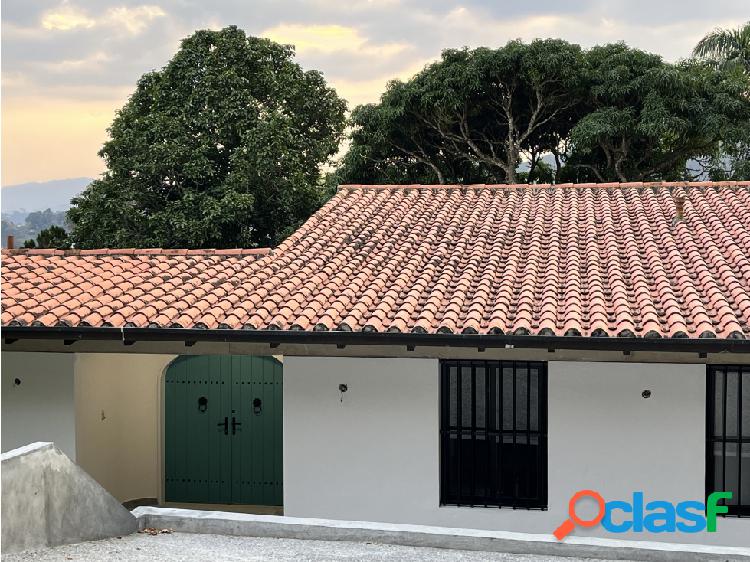 VENTA casa T:2.100m2, C: 650m2, 4H+2S/4B+2V/10 estac. La