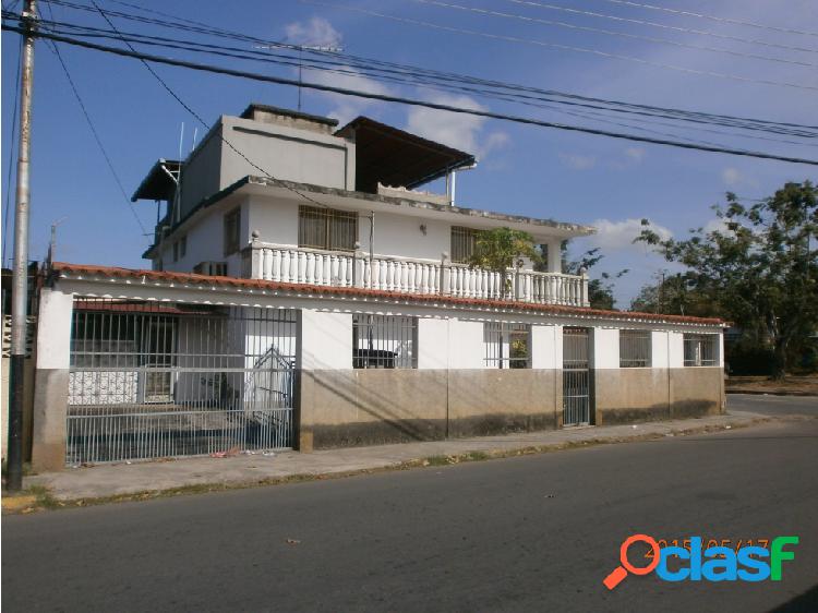 Vendo Casa 350 m2 5h/5b/8pe Mamporal Buroz Miranda.