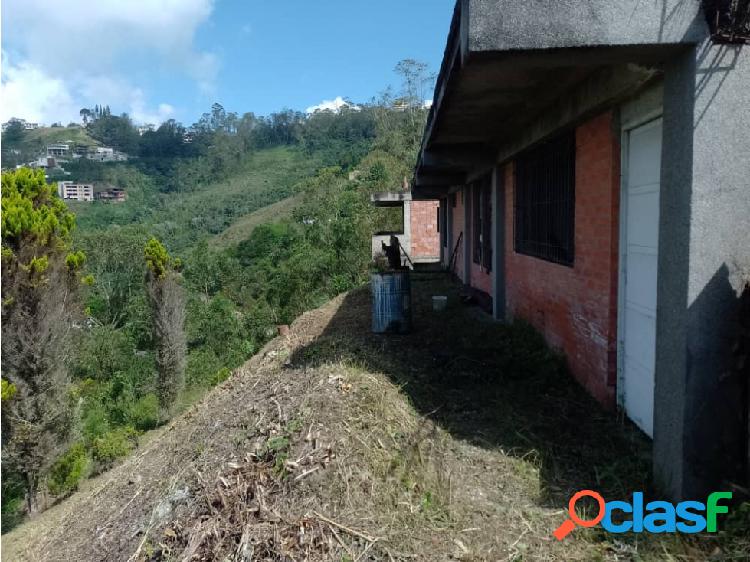 Vendo Terreno con Bienhechurías en Urbanización Club de