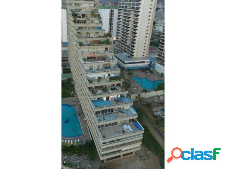 Vendo apto 200m2 2h/2b/2p Playa Grande 2102