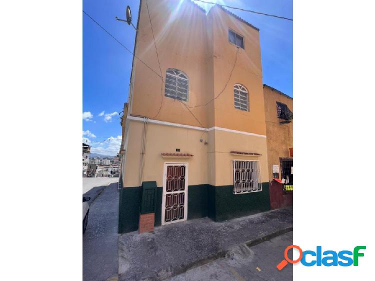 Vendo casa 169m2 7h/3b/0p Agua Salud 9754