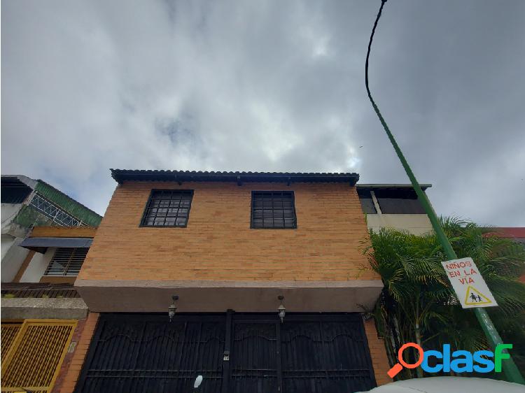 Vendo casa 174m2 8h/7b/2p Piedra Azul 7130