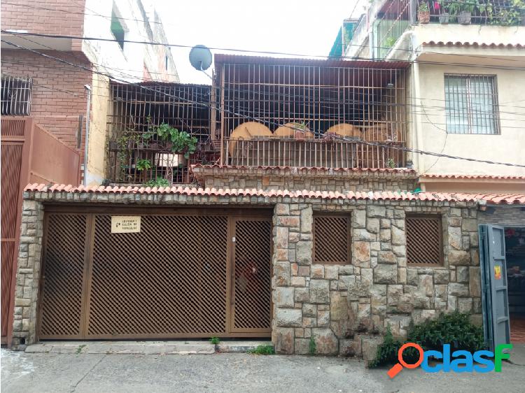 Vendo casa 308m2 4h/4b/3p Santa Rosalia 6044