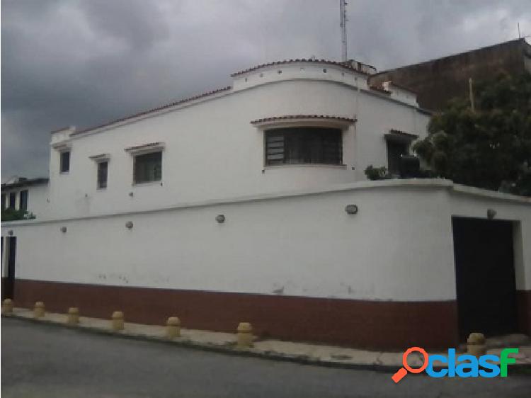 Vendo casa 315m2 4h/4b/4p Campo Claro 3498