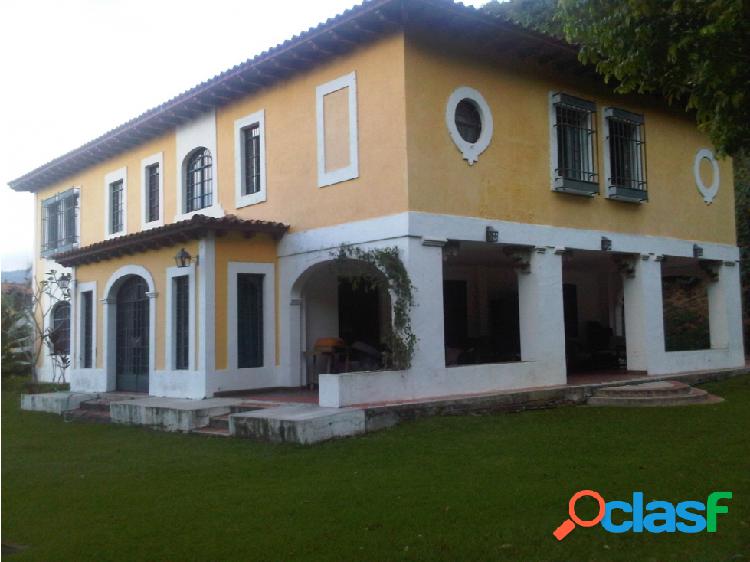 Vendo casa 450m2 7h/7b/12p Clnas del Tamanaco 7976